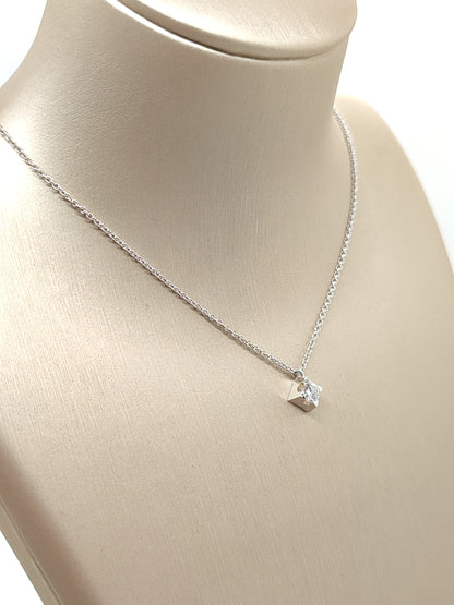 Gold necklace with 0.24ct light point diamond