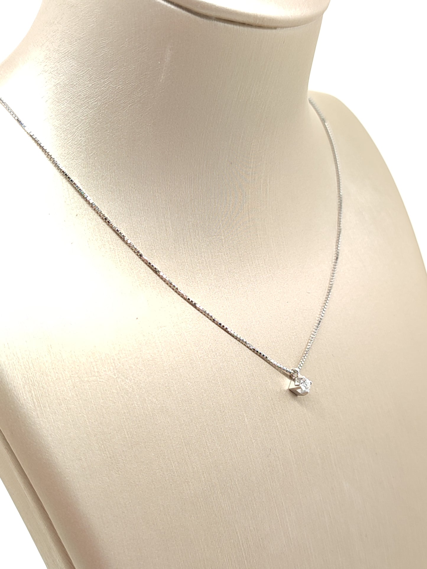 Gold necklace with 0.05ct light point diamond