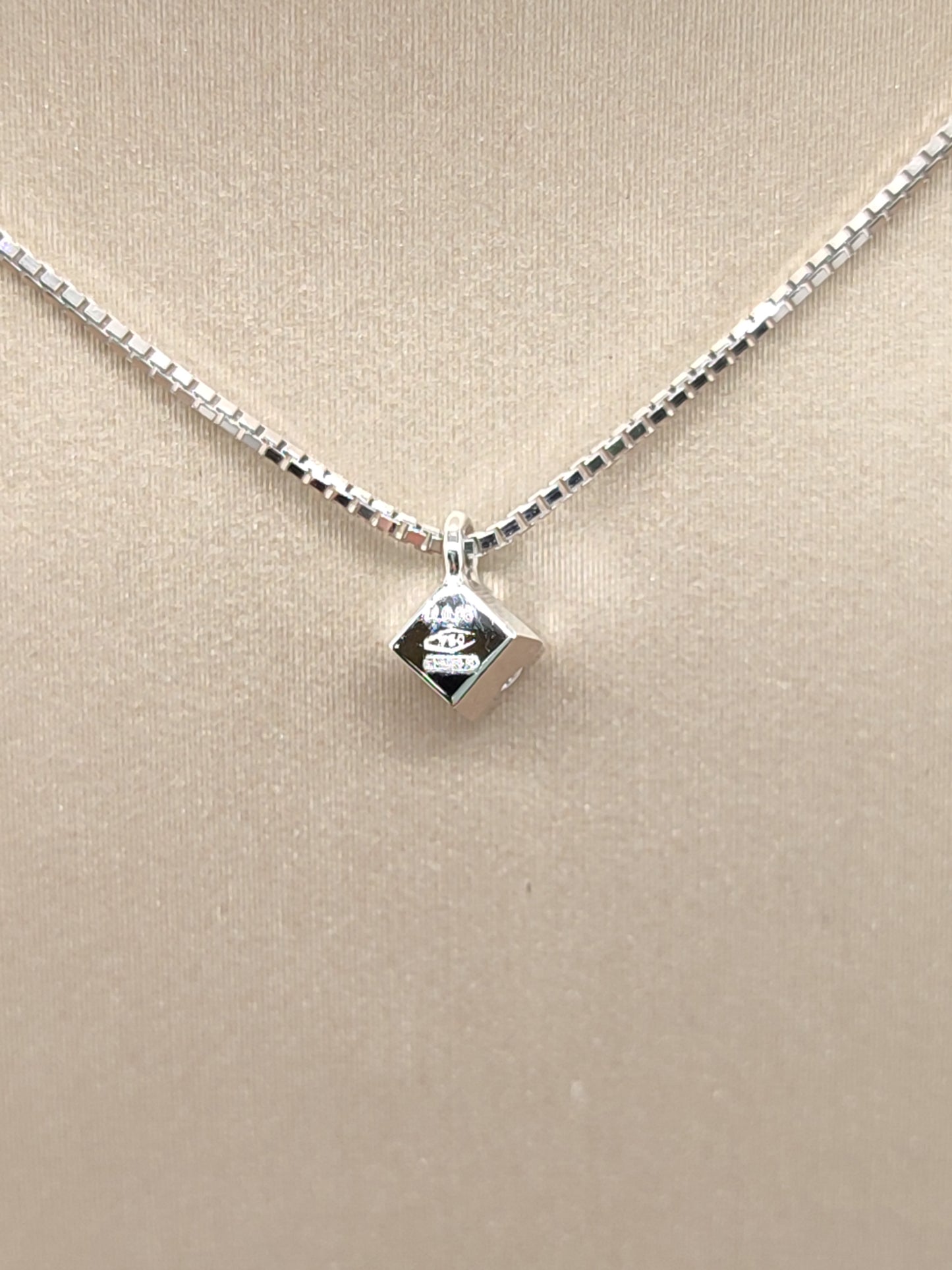 Gold necklace with 0.05ct light point diamond