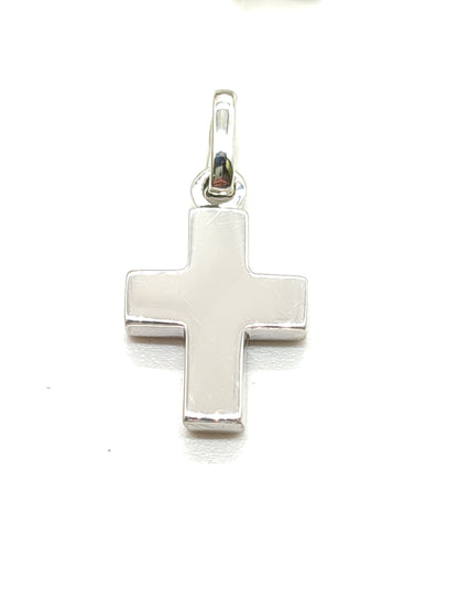 Shaped cross pendant in silver