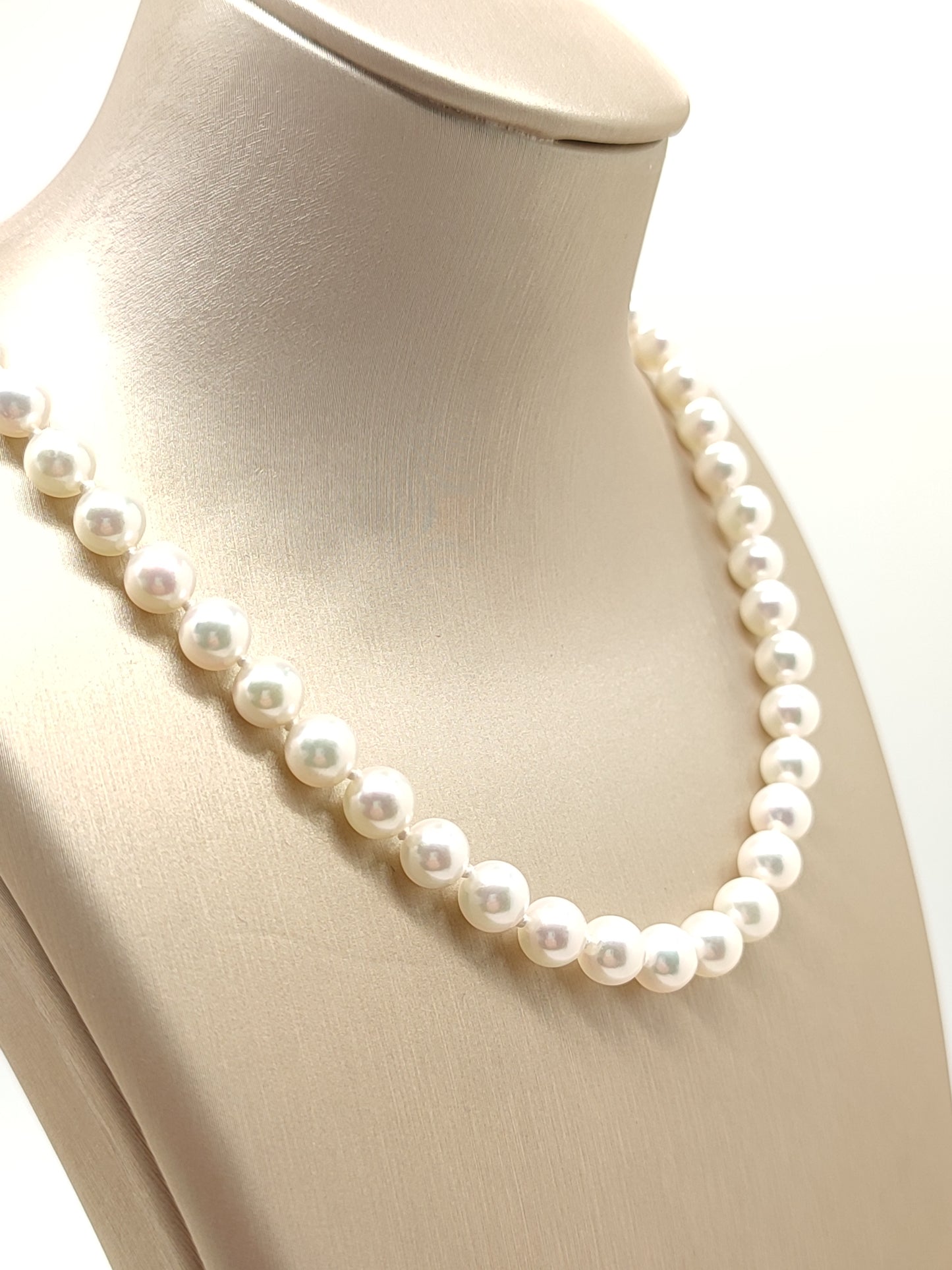 Gold necklace with MIkimoto pearls