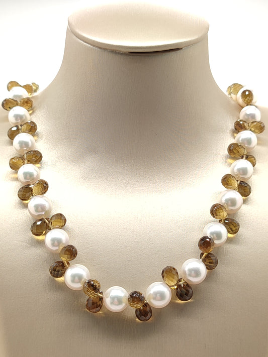 Gold necklace with Japanese pearls and citrine quartz