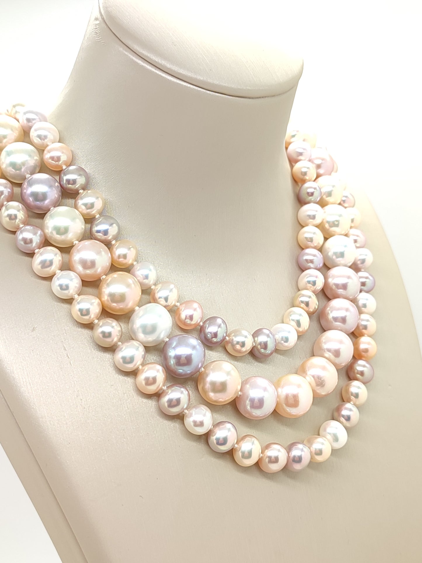 3-strand gold necklace with multicolored layered pearls