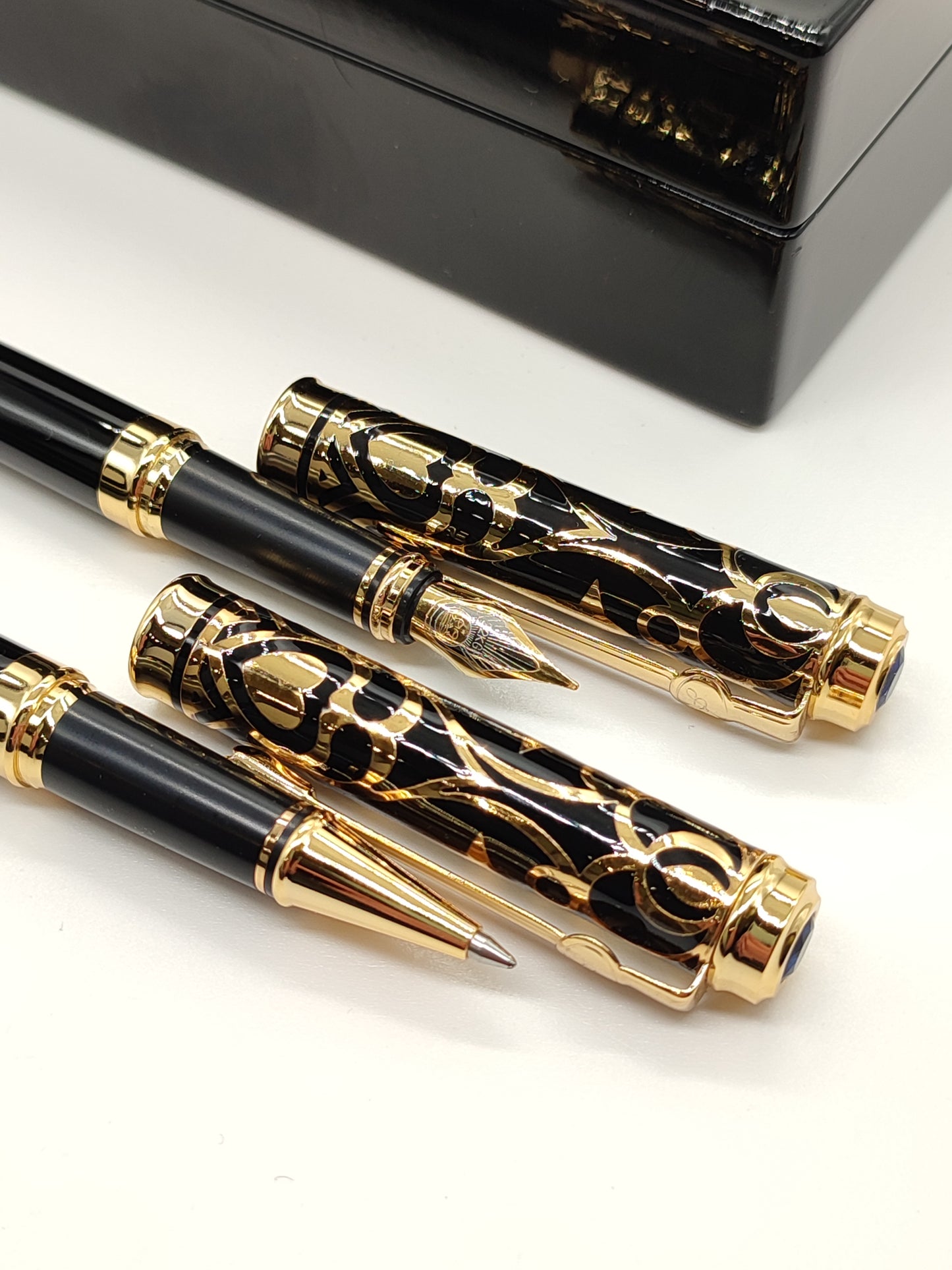 Golden Duke pen set with sapphire