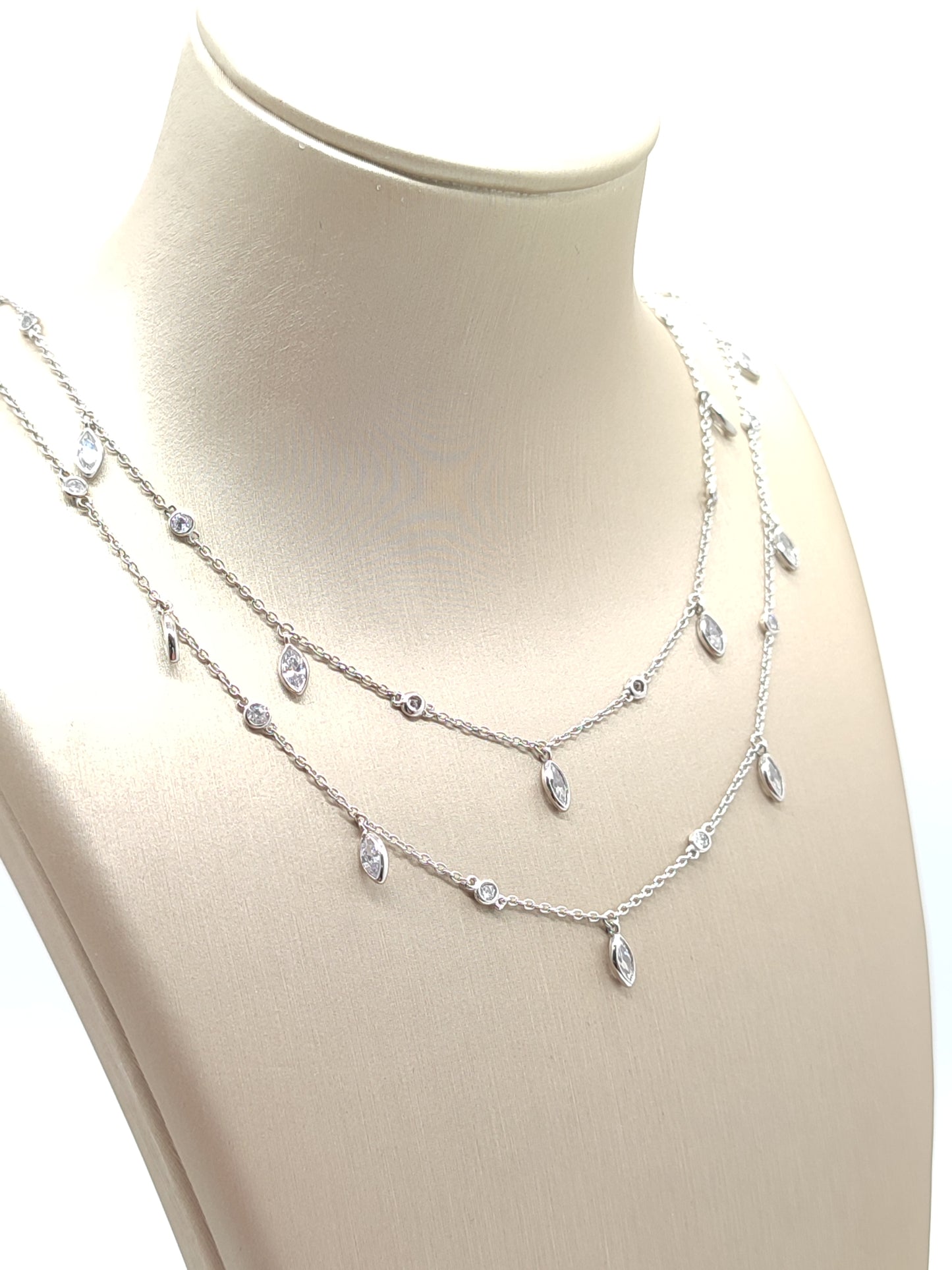 Long necklace with shuttle zirconia