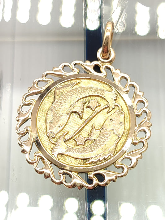 Pisces zodiac sign pendant in gold