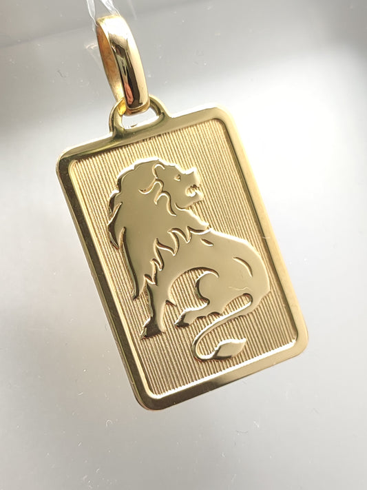 Leo zodiac yellow gold pendant