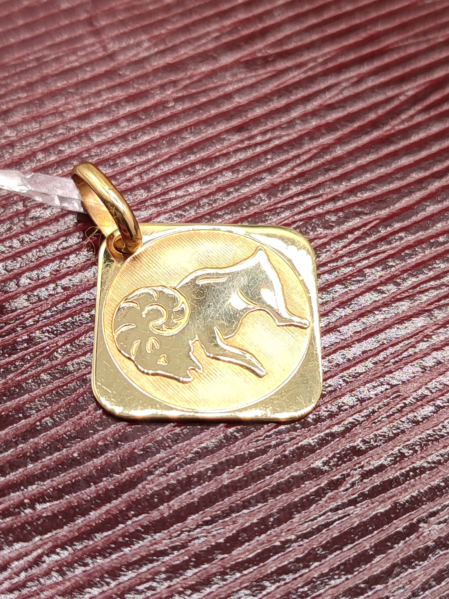 Aries zodiac yellow gold pendant