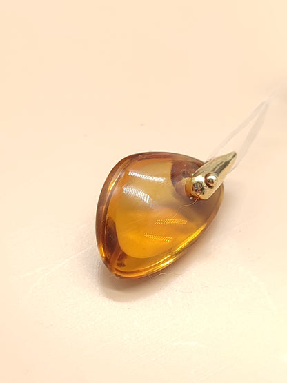 Yellow gold pendant with madeira quartz