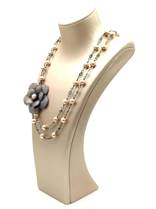 Collana in filigrana d'argento lunga con perle e fiore
