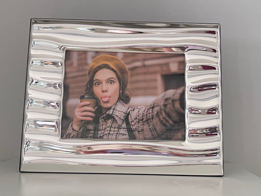 Bilaminated silver photo frame with waves