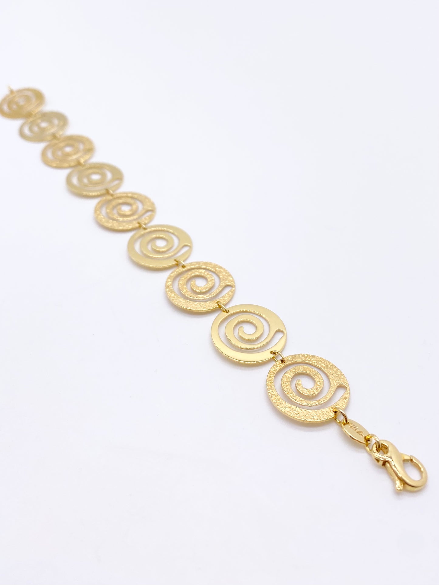 Yellow gold bracelet with spirals