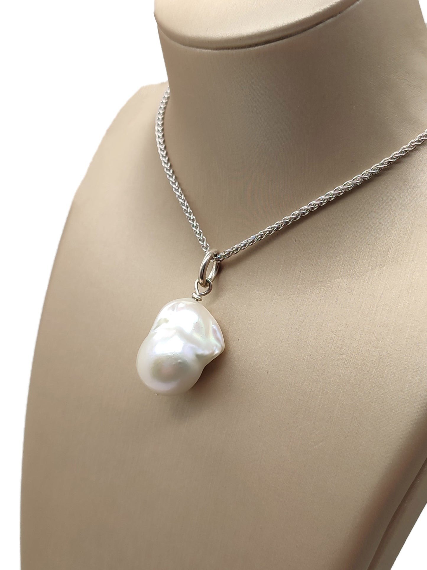 Girocollo in argento con perla barocca